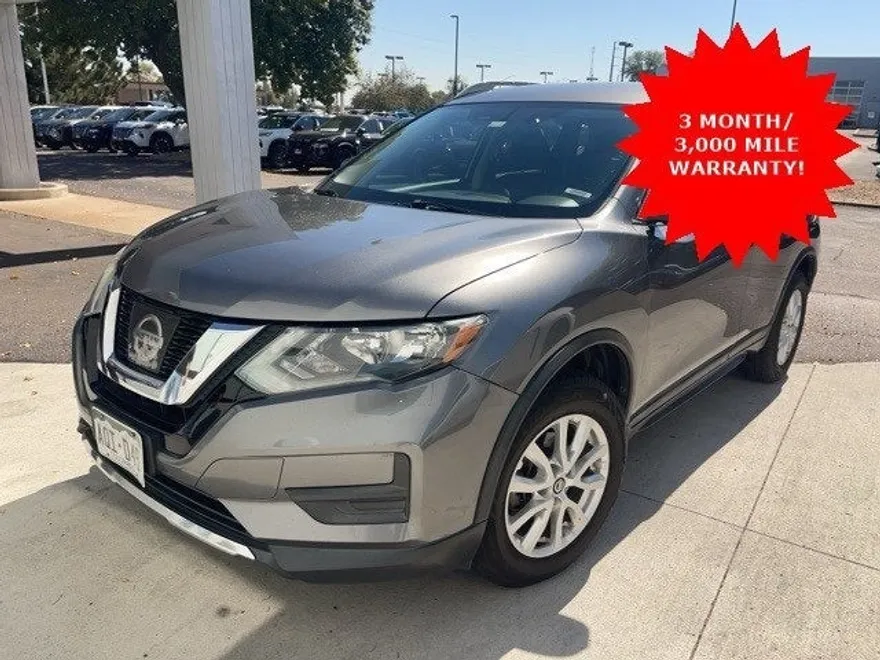 2017 Nissan Rogue SV photo 1