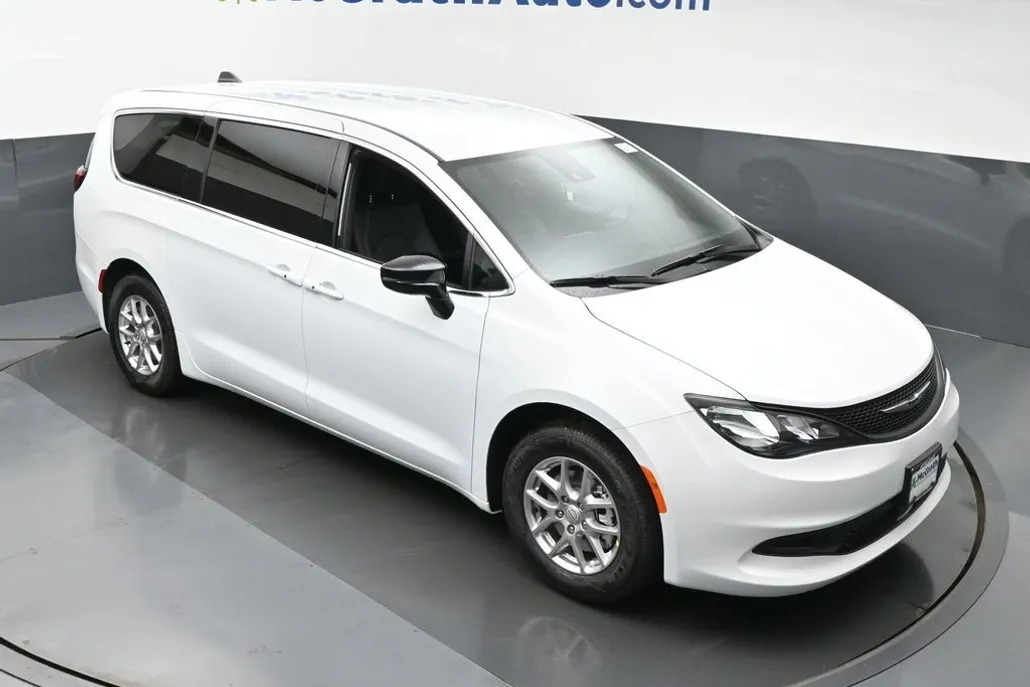 2026 Chrysler Voyager LE photo 1