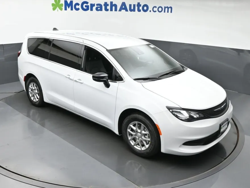 2026 Chrysler Voyager LE photo 1