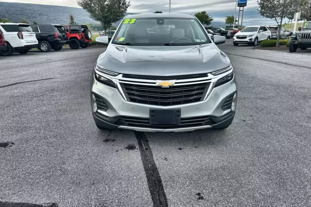 2023 Chevrolet Equinox LT photo 1