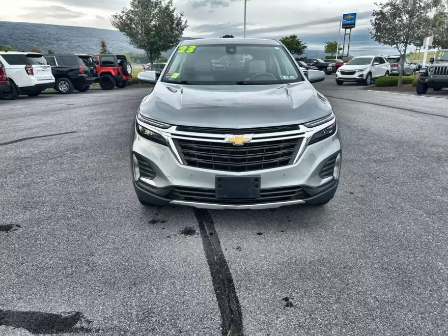 2023 Chevrolet Equinox LT photo 1