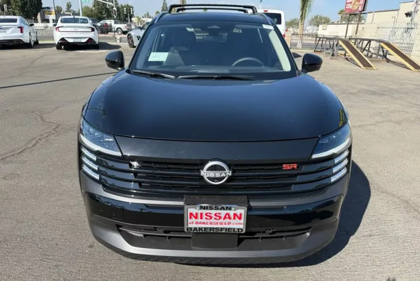 2026 Nissan Kicks SR photo 1
