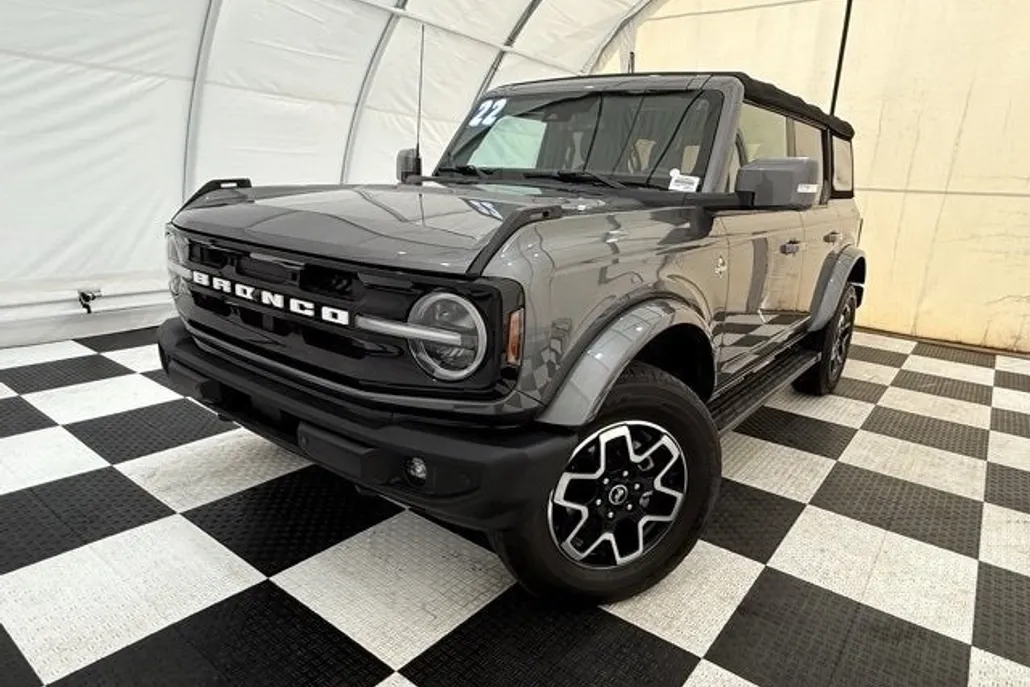 2022 Ford Bronco Base photo 1