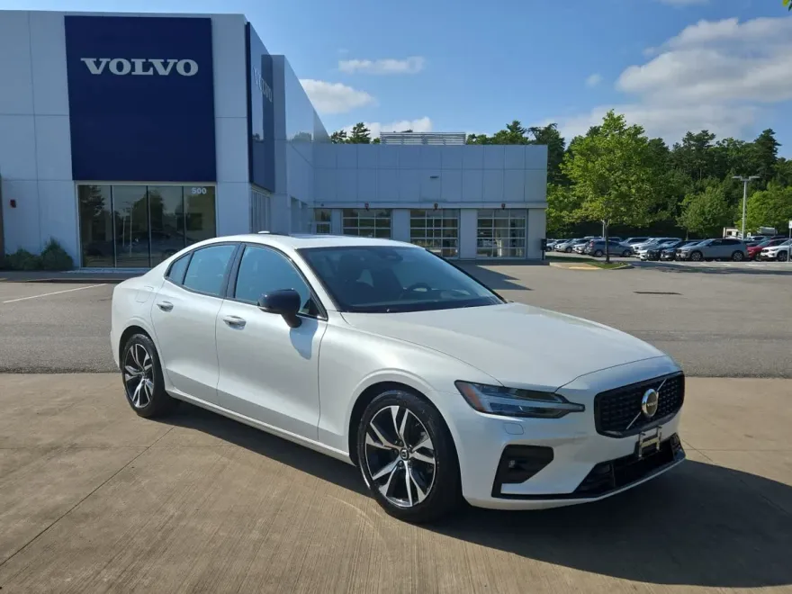 2025 Volvo S60 B5 Core photo 1
