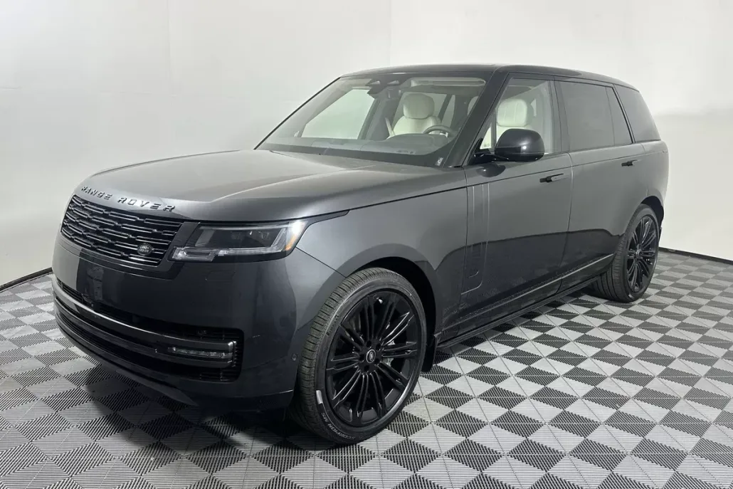 2025 Land Rover Range Rover SE photo 1
