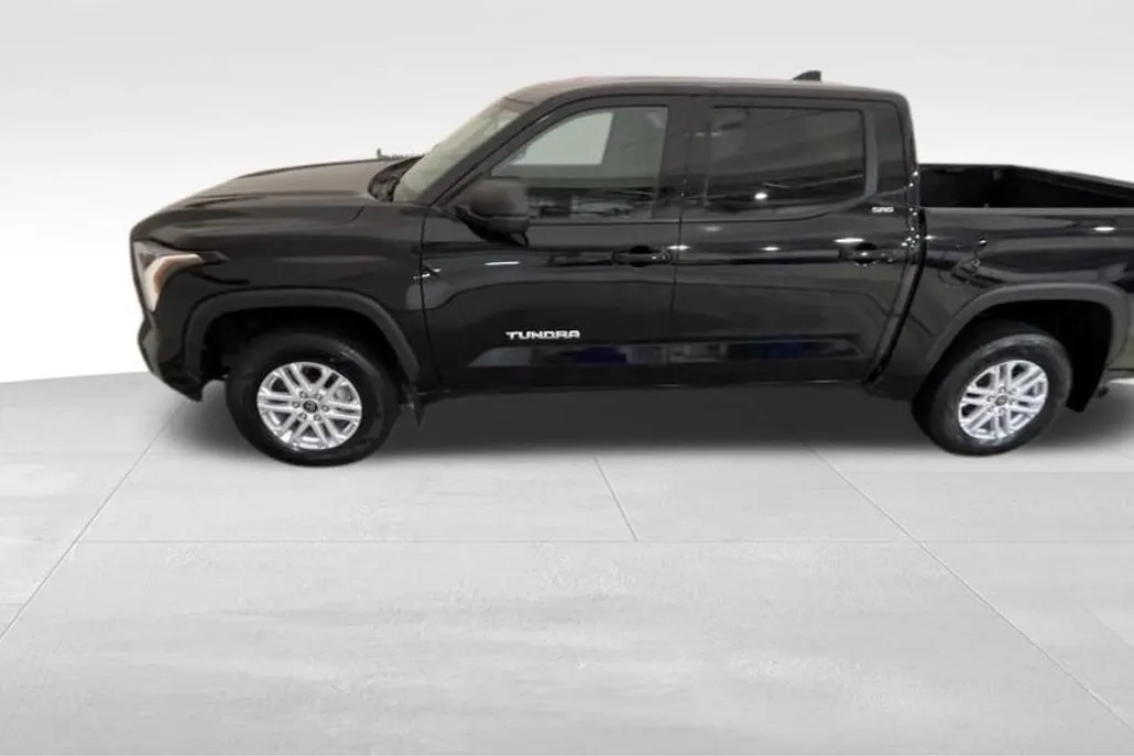 2022 Toyota Tundra SR5 photo 1