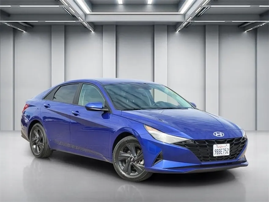 2022 Hyundai Elantra SEL photo 1