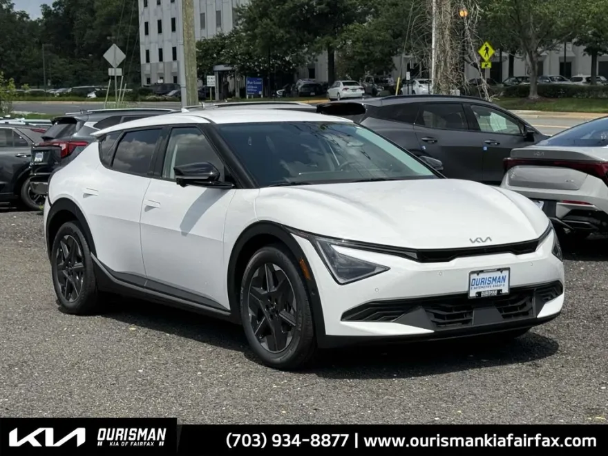 2025 Kia EV6 Light photo 1