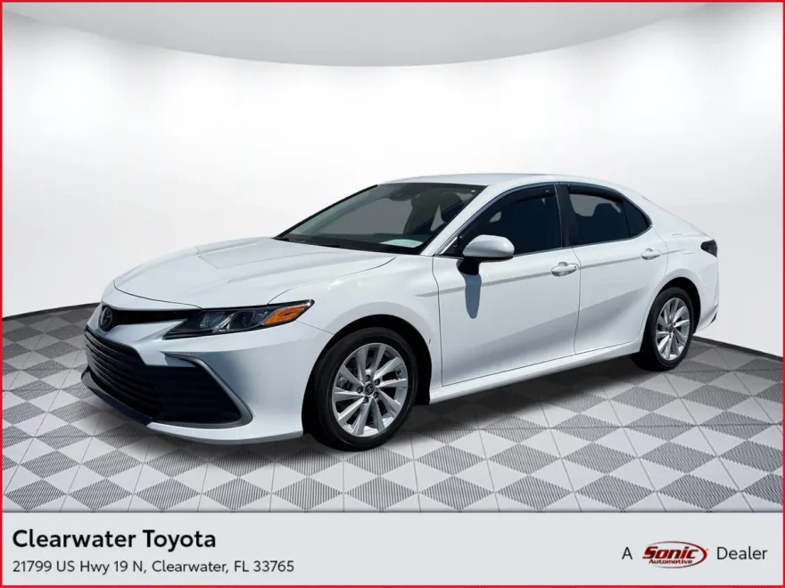 2023 Toyota Camry LE photo 1