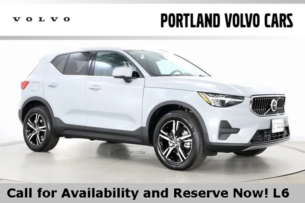 2025 Volvo XC40 Core photo 1