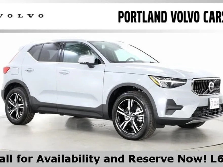 2025 Volvo XC40 Core photo 1