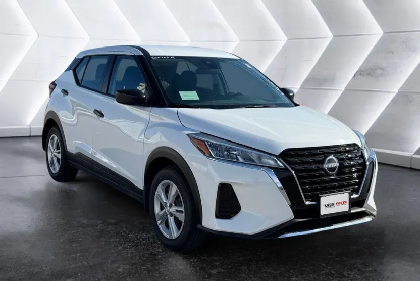 2025 Nissan Kicks Play S photo 1