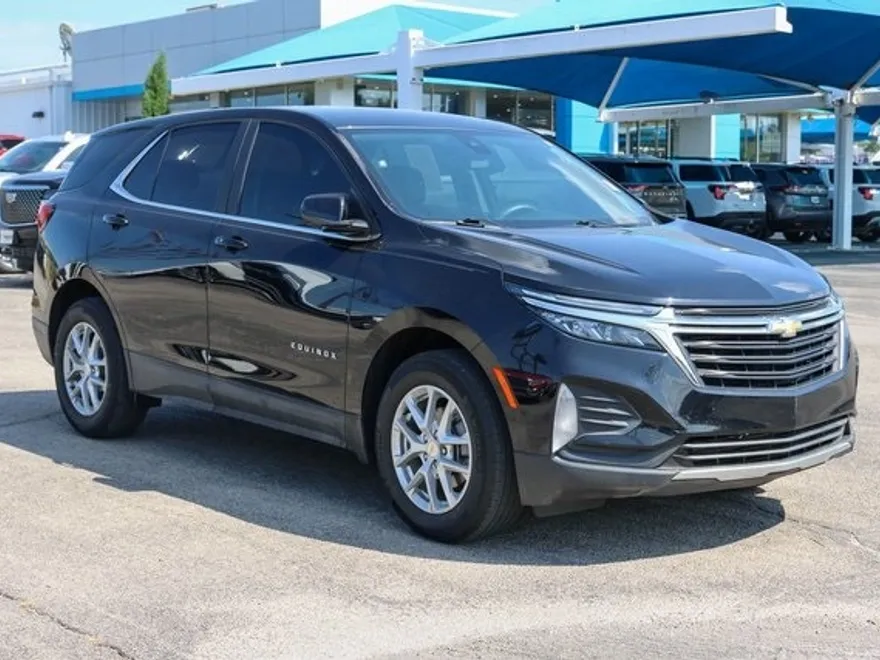 2022 Chevrolet Equinox LT photo 1