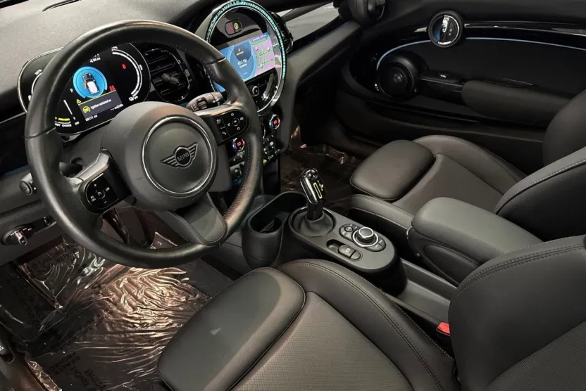 2024 Mini Cooper 2 Door Hardtop SE photo 1