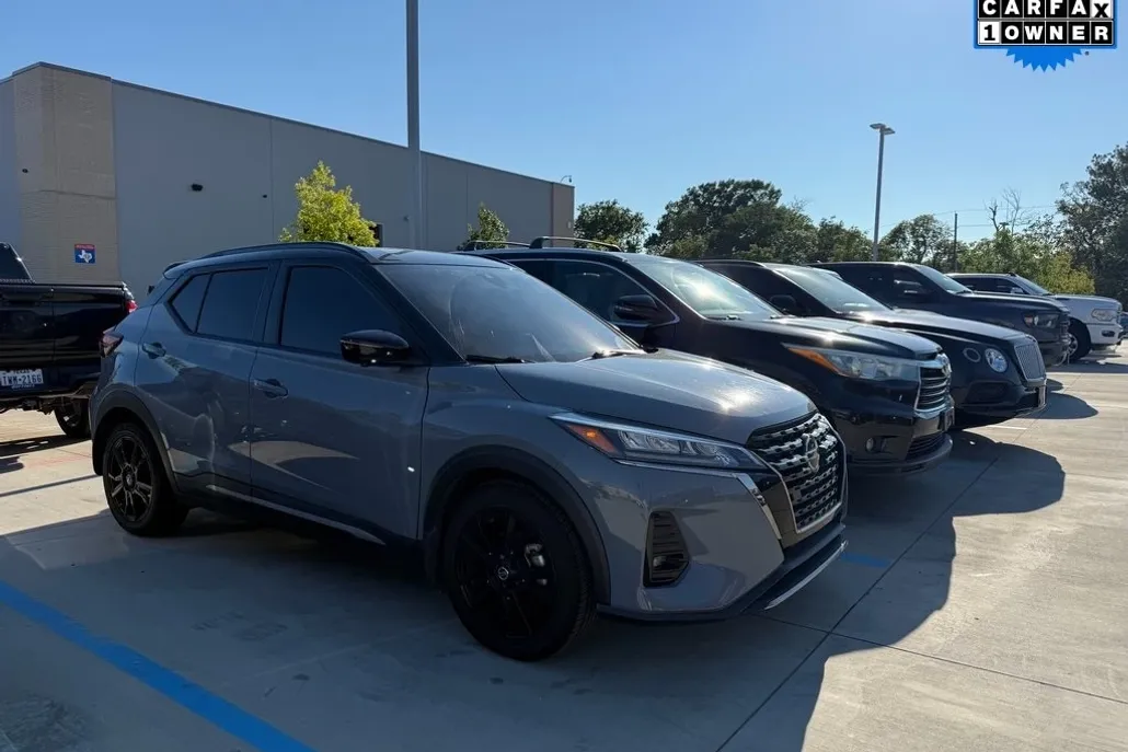 2021 Nissan Kicks SR photo 1