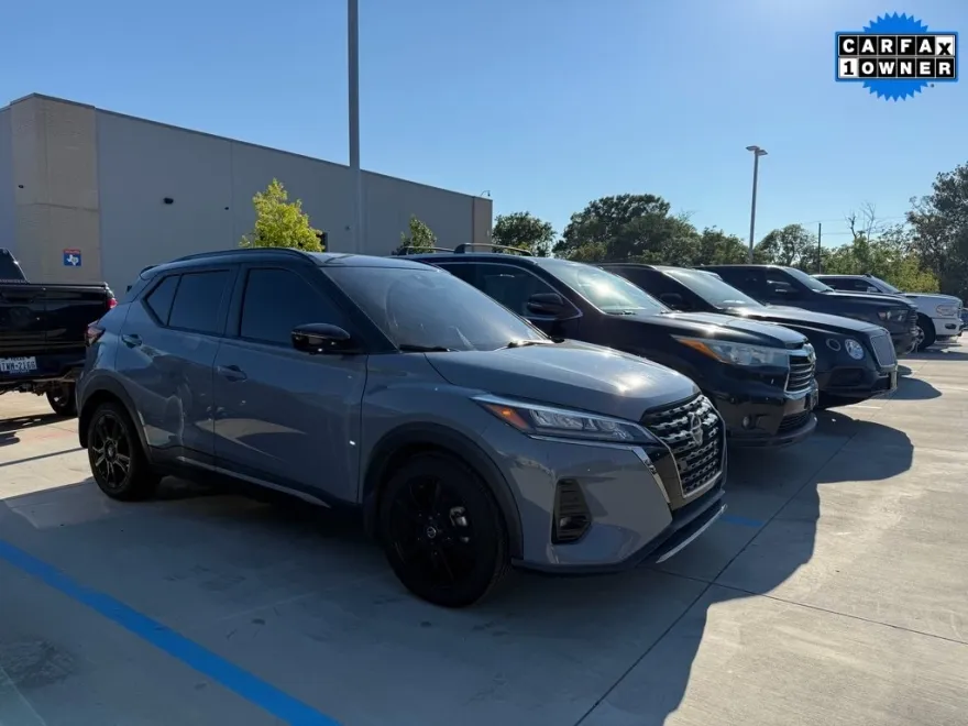 2021 Nissan Kicks SR photo 1