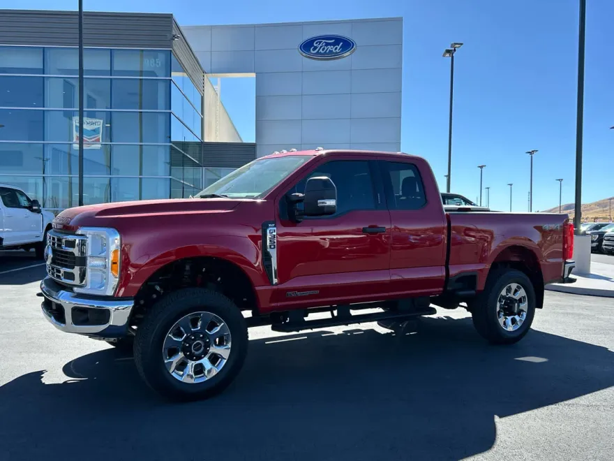 2023 Ford F-350 XLT photo 1