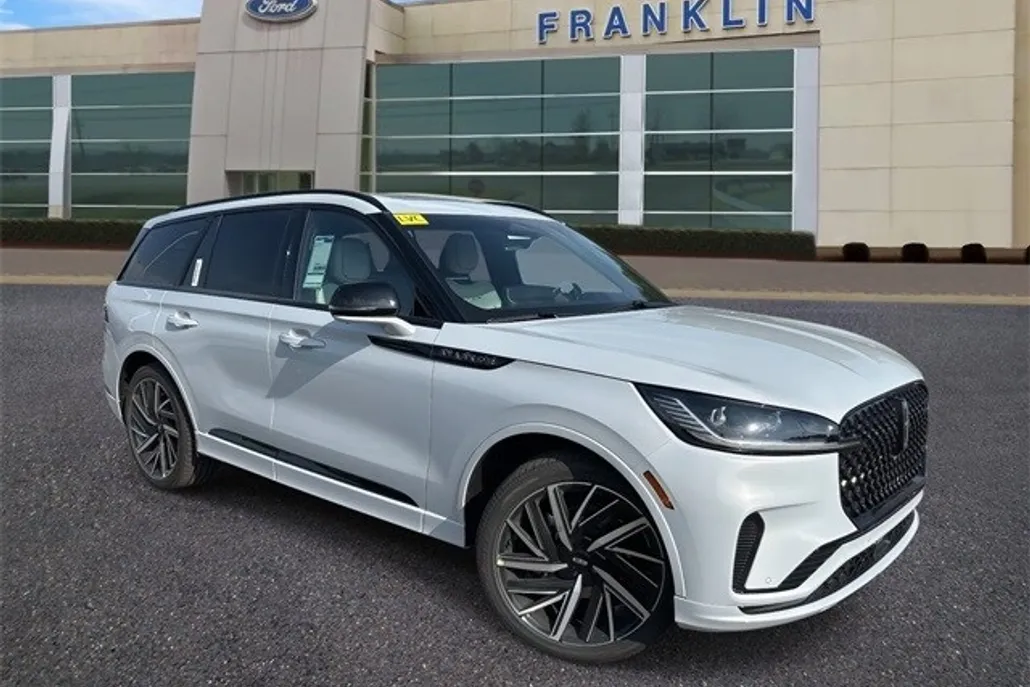 2025 Lincoln Aviator Black Label photo 1