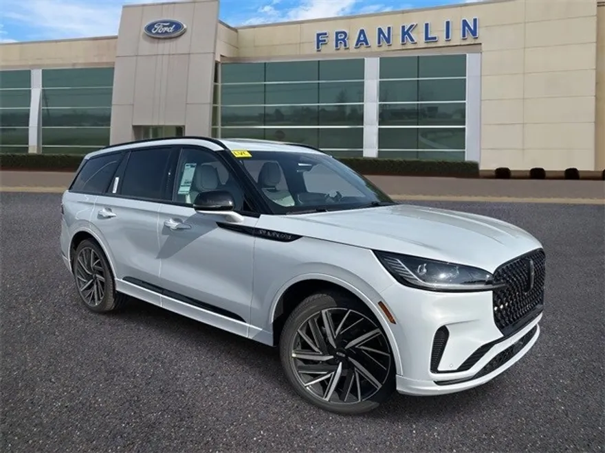 2025 Lincoln Aviator Black Label photo 1