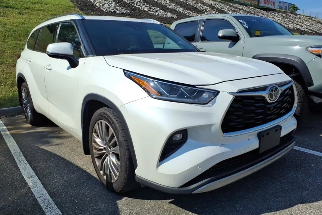 2021 Toyota Highlander Platinum photo 1