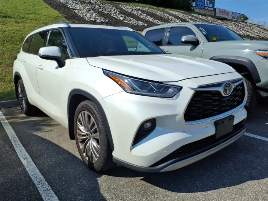 2021 Toyota Highlander Platinum photo 1