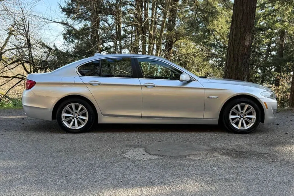 2013 Bmw 528xi 5-Series photo 1