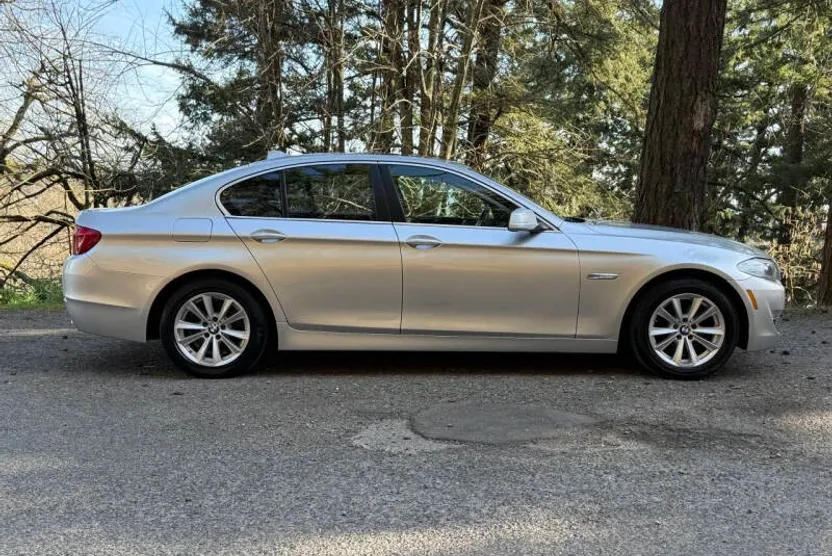 2013 Bmw 528xi 5-Series photo 1