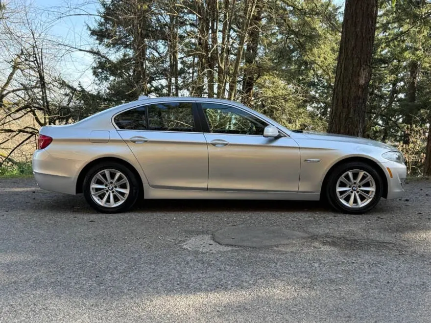 2013 Bmw 528xi 5-Series photo 1