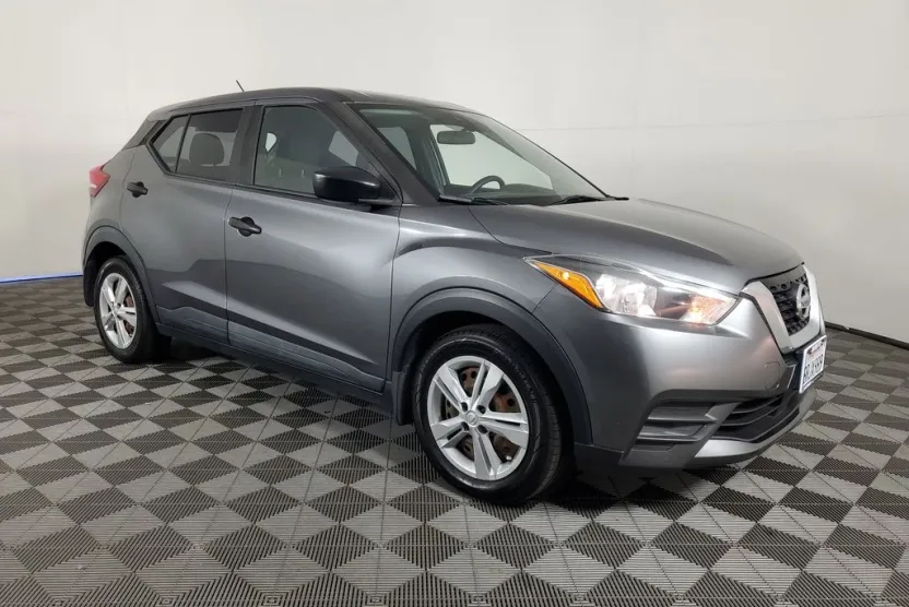2020 Nissan Kicks S photo 1
