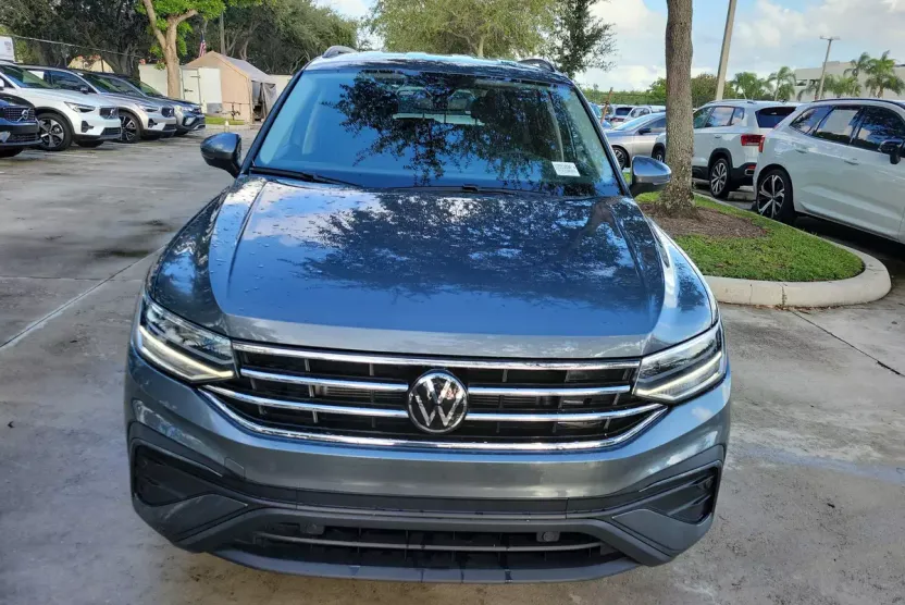 2024 Volkswagen Tiguan S photo 1