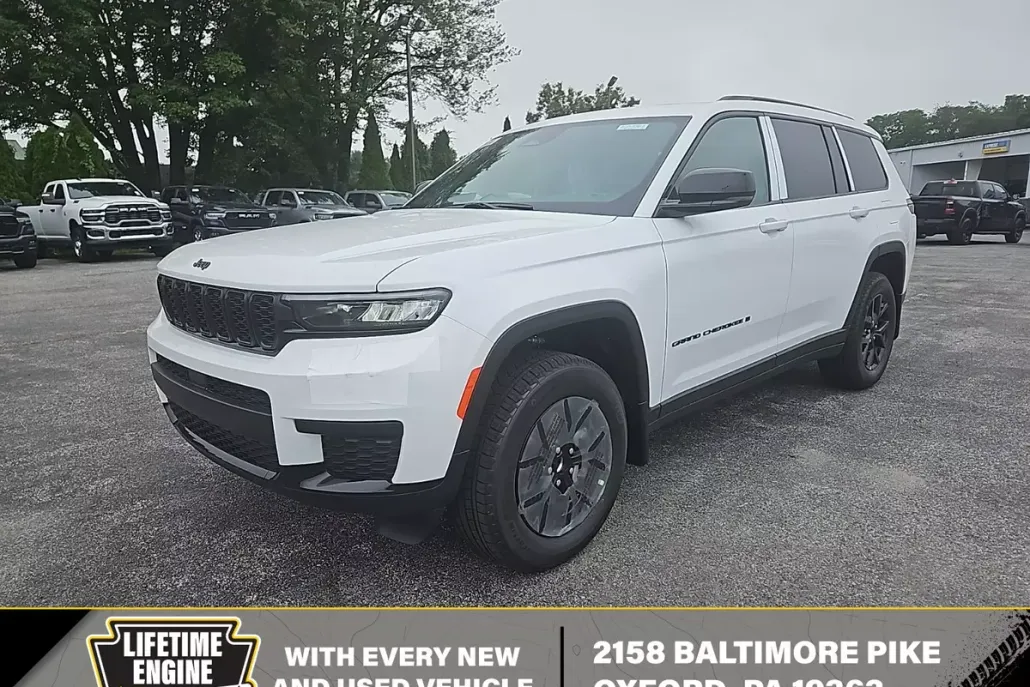 2025 Jeep Grand Cherokee Altitude photo 1