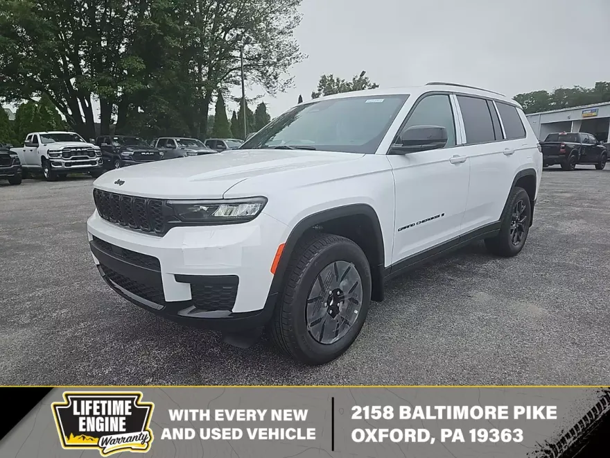 2025 Jeep Grand Cherokee Altitude photo 1