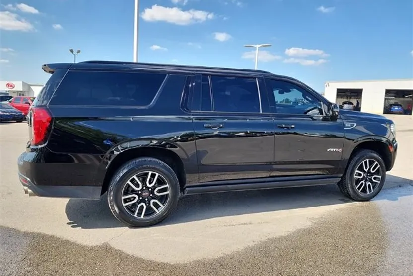 2022 Gmc Yukon XL AT4 photo 1