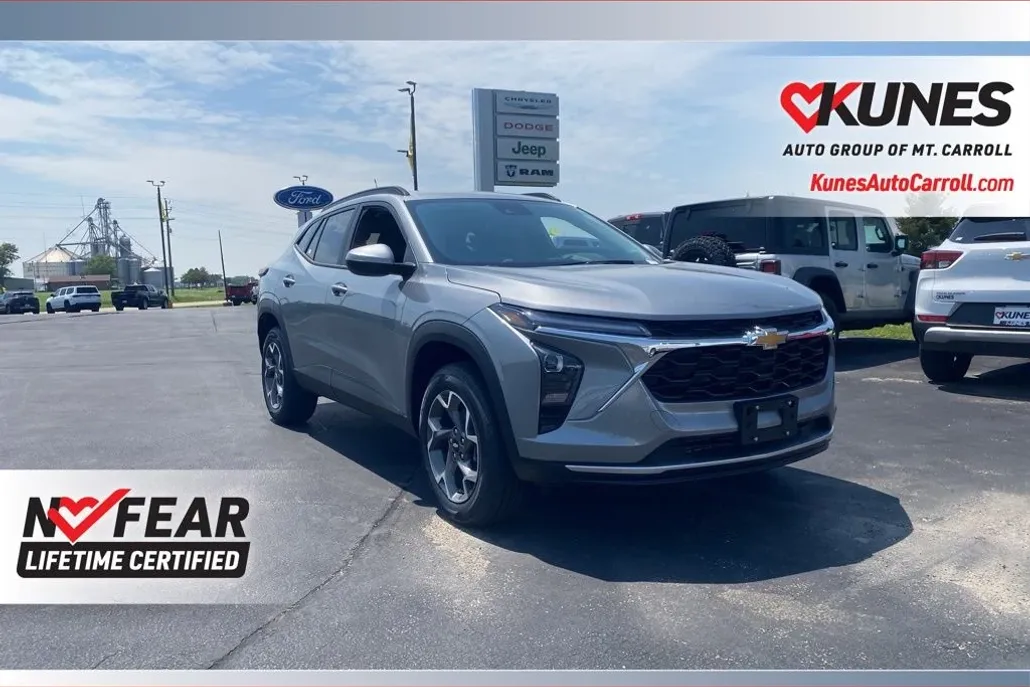 2025 Chevrolet Trax LT photo 1