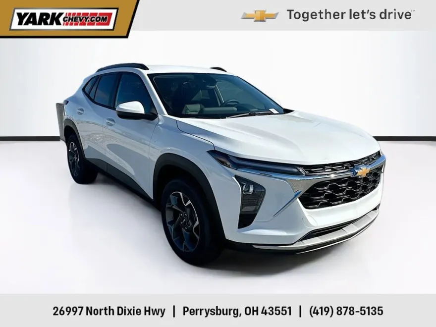 2025 Chevrolet Trax LT photo 1