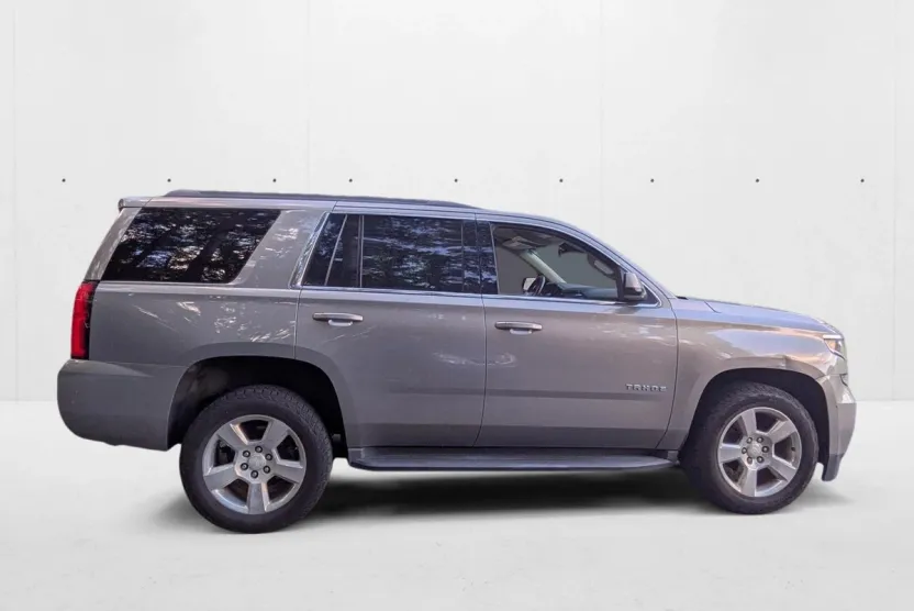 2017 Chevrolet Tahoe LS photo 1