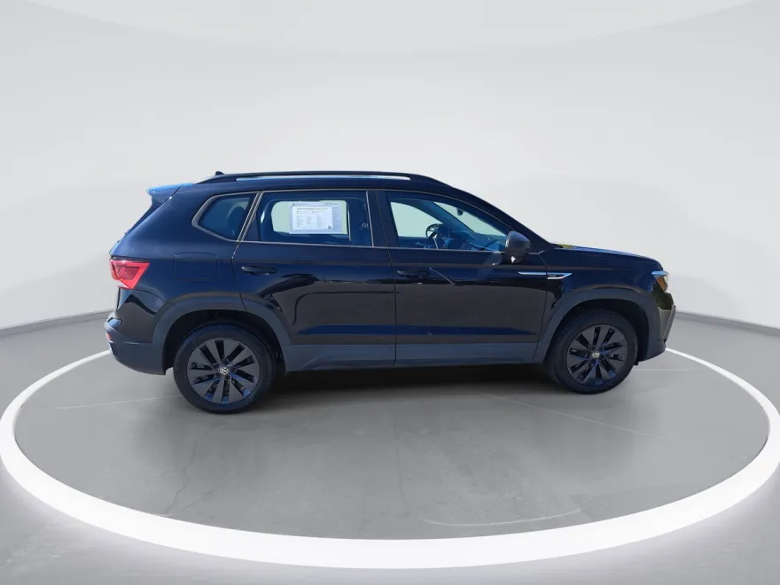 2022 Volkswagen Taos S photo 1
