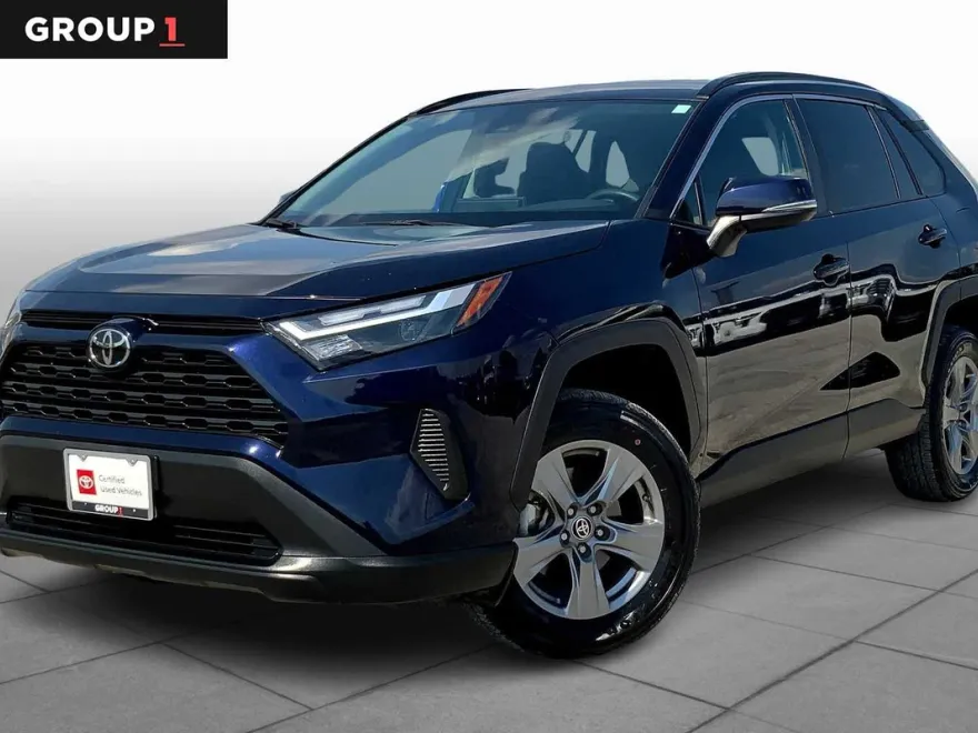 2024 Toyota RAV4 XLE photo 1