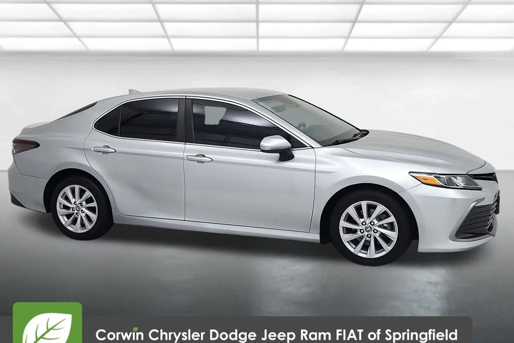2021 Toyota Camry LE photo 1