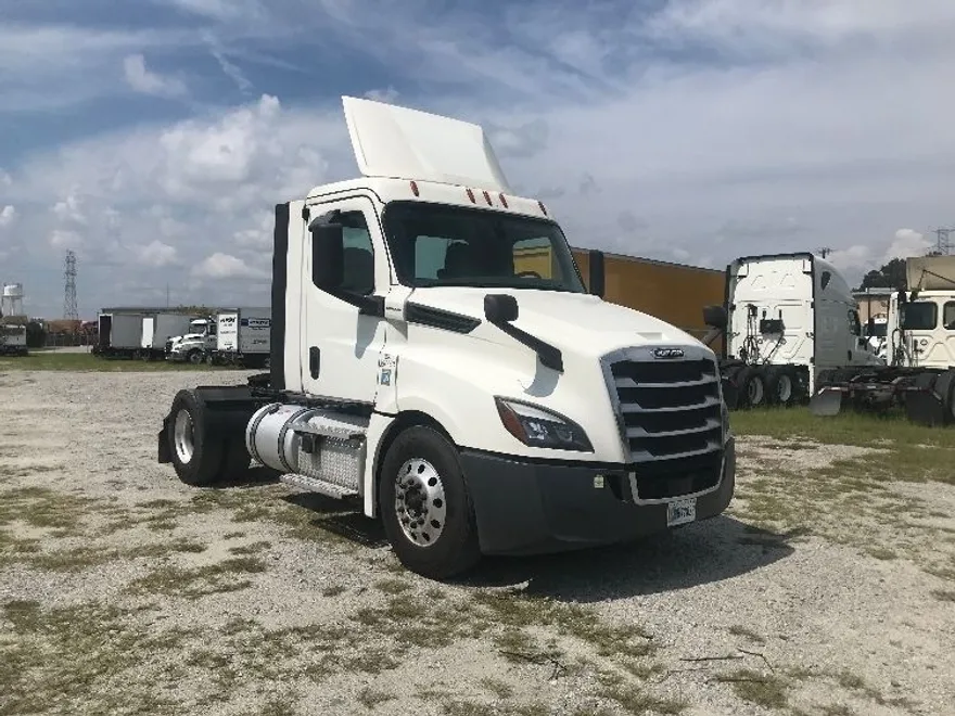 2020 Freightliner Cascadia 126" Day cab photo 1