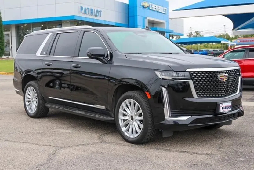 2023 Cadillac Escalade ESV Luxury photo 1