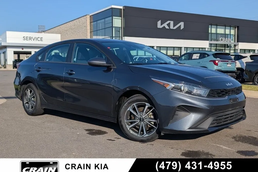 2023 Kia Forte LXS photo 1