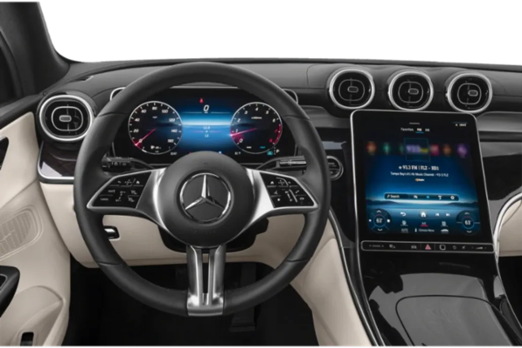 2025 Mercedes Benz GLC 300 photo 2