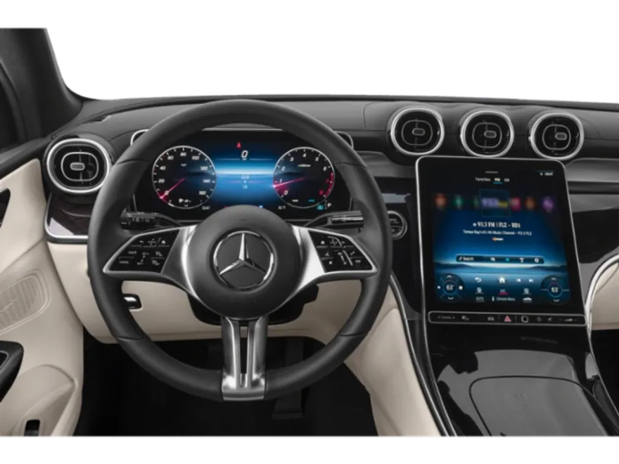 2025 Mercedes Benz GLC 300 photo 2