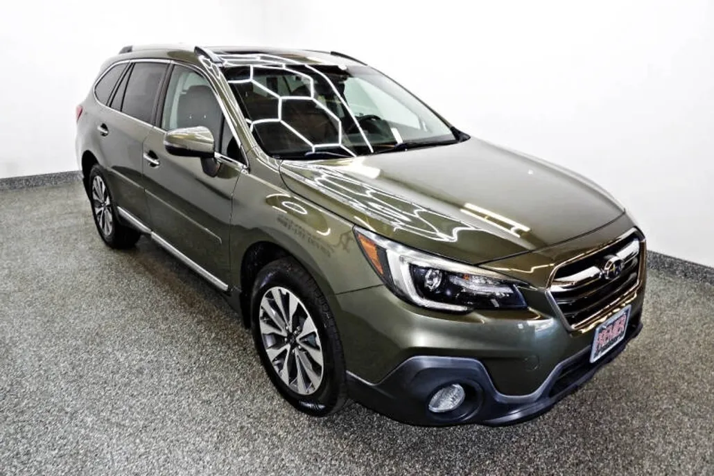 2018 Subaru Outback 2.5i Touring photo 1