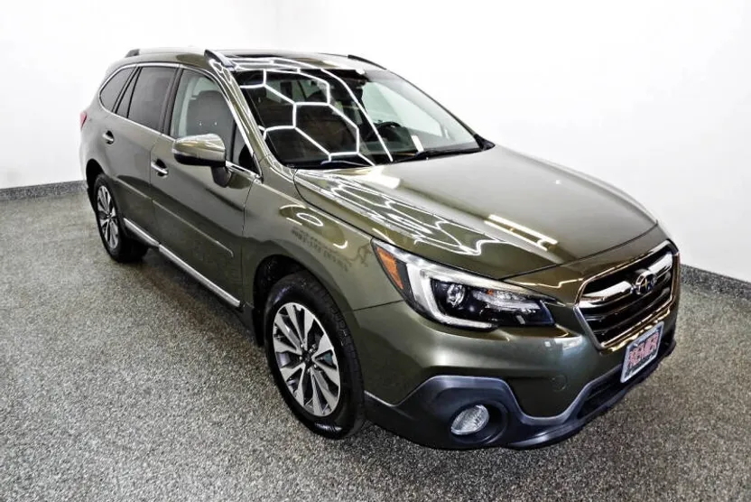 2018 Subaru Outback 2.5i Touring photo 1