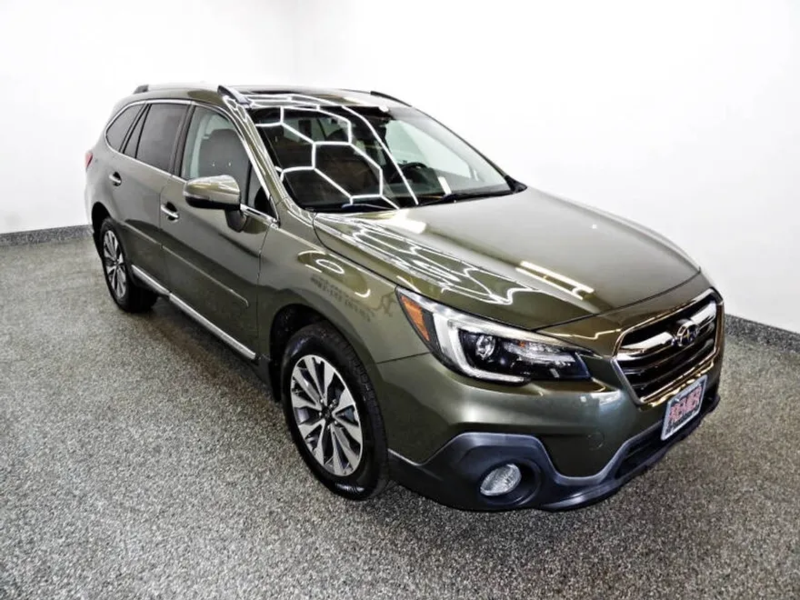 2018 Subaru Outback 2.5i Touring photo 1