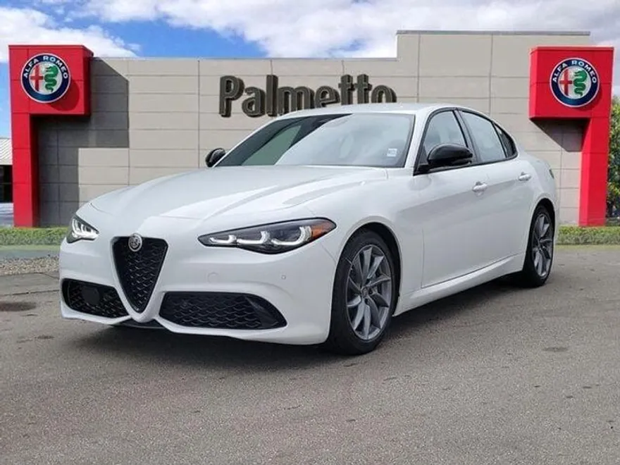 2025 Alfa Romeo Giulia photo 1