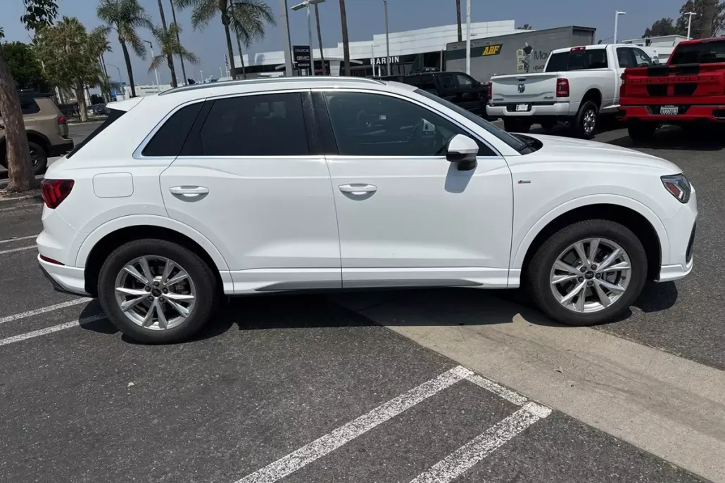 2024 Audi Q3 S line Premium photo 1