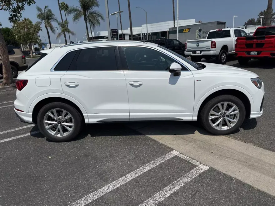 2024 Audi Q3 S line Premium photo 1